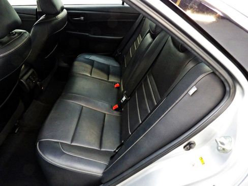 Used 2015 Toyota Camry XLE w/ Moonroof Package FWD image 10