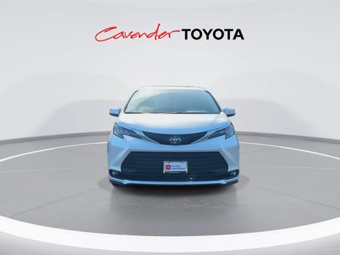 Certified 2025 Toyota Sienna XLE w/ XLE Plus Package FWD image 3
