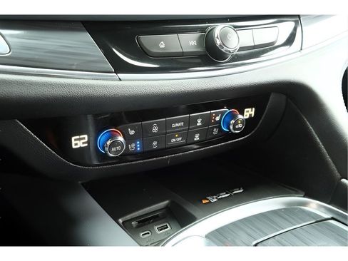 Used 2024 Buick Enclave Premium AWD/4WD image 20