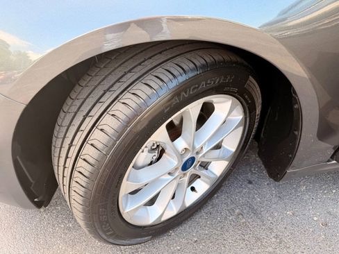 Used 2019 Ford Fusion SE FWD image 7