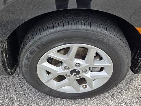 Used 2025 Kia Soul LX w/ LX Technology Package FWD image 10