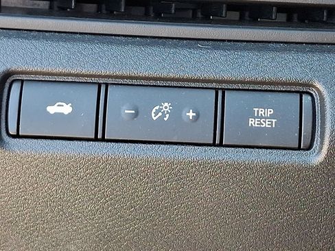 Used 2025 Nissan Altima 2.5 SV FWD image 24