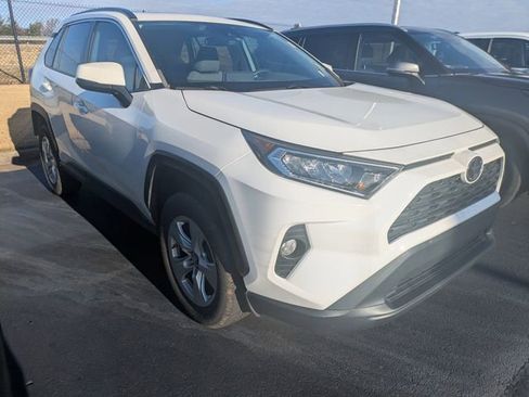 Used 2019 Toyota RAV4 XLE image 2