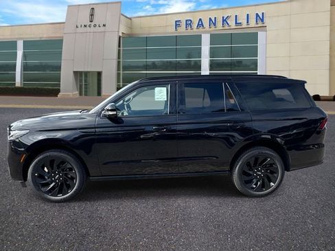 New 2025 Lincoln Navigator Reserve w/ Jet Appearance Package AWD/4WD image 4