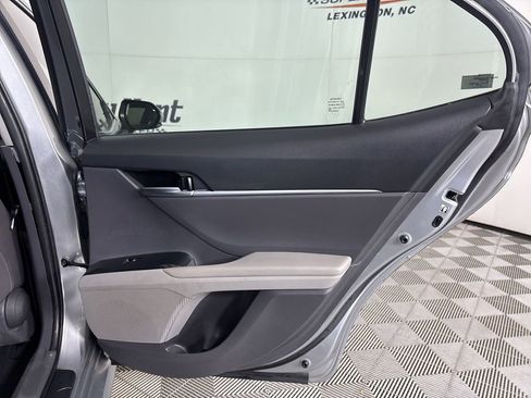 Used 2018 Toyota Camry L image 23