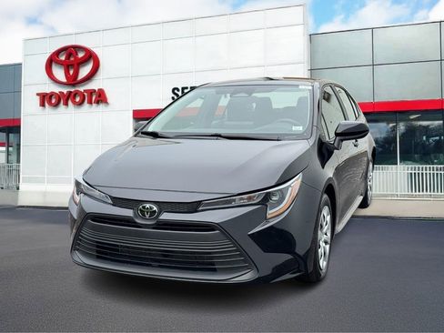 Used 2025 Toyota Corolla LE image 6
