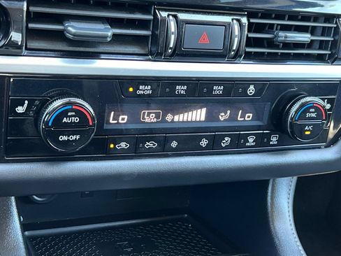 Used 2025 Nissan Pathfinder SL w/ SL Premium Package FWD image 22