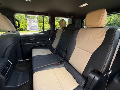 Used 2024 Lexus GX 550 AWD/4WD image 29
