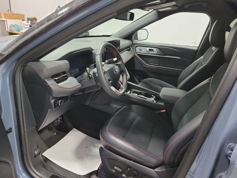 Used 2025 Ford Explorer ST image 38