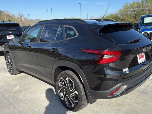 Used 2025 Chevrolet Trax RS w/ Driver Confidence Package FWD image 6