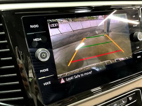 Used 2023 Volkswagen Atlas SE w/ Panoramic Sunroof Package image 24