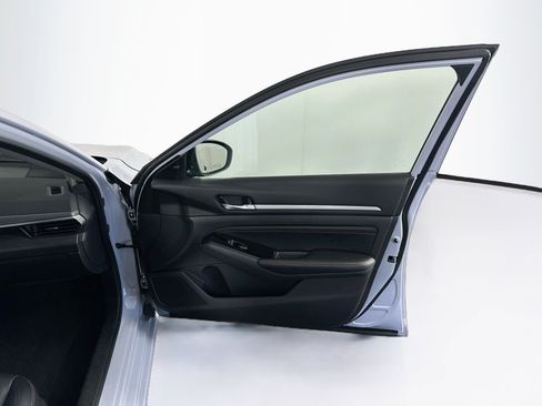Used 2023 Nissan Altima 2.5 SR FWD image 32
