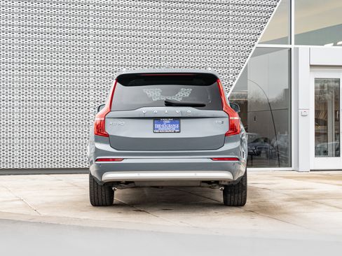 Used 2022 Volvo XC90 T5 Momentum w/ Climate Package image 29