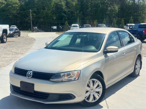 Used 2012 Volkswagen Jetta SE FWD image 3
