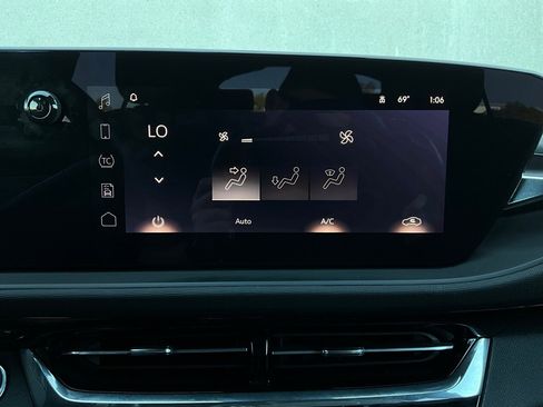 Used 2025 Buick Envista Sport Touring image 29