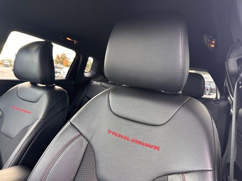Used 2024 Jeep Compass Trailhawk image 17