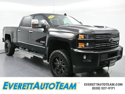 Used 2019 Chevrolet Silverado 2500 LTZ w/ Duramax Plus Package AWD/4WD image 1