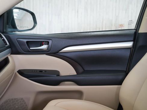 Used 2019 Toyota Highlander XLE image 30