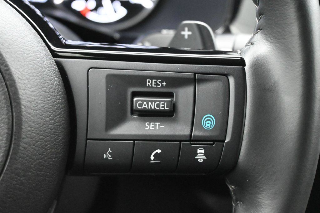 Used 2024 Nissan Pathfinder SL w/ SL Premium Package FWD image 7
