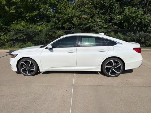 Used 2020 Honda Accord Sport image 2