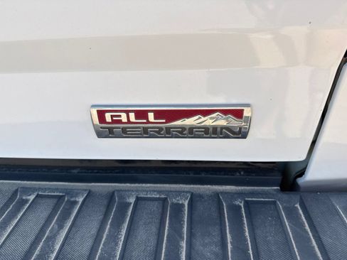 Used 2018 GMC Sierra 1500 SLT AWD/4WD image 9