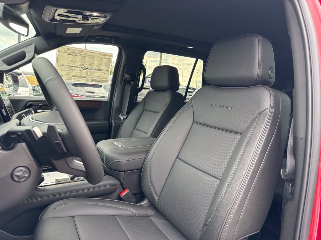 New 2026 GMC Yukon Denali w/ Sun & Power Step Package AWD/4WD image 17