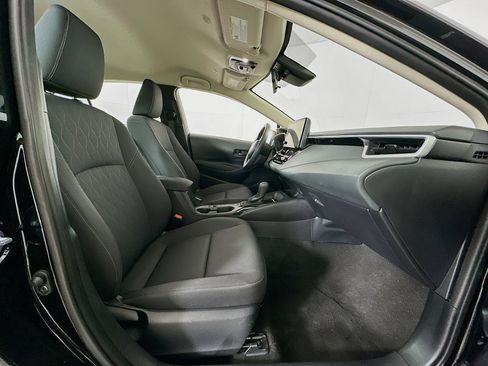 Used 2025 Toyota Corolla LE image 29