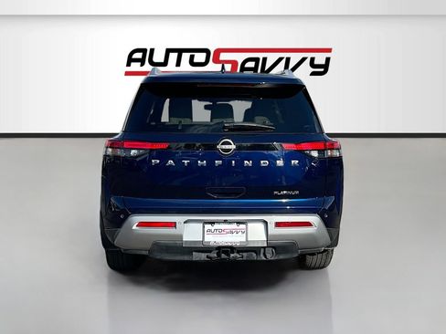 Used 2022 Nissan Pathfinder Platinum w/ Lighting Package (N93) FWD image 6