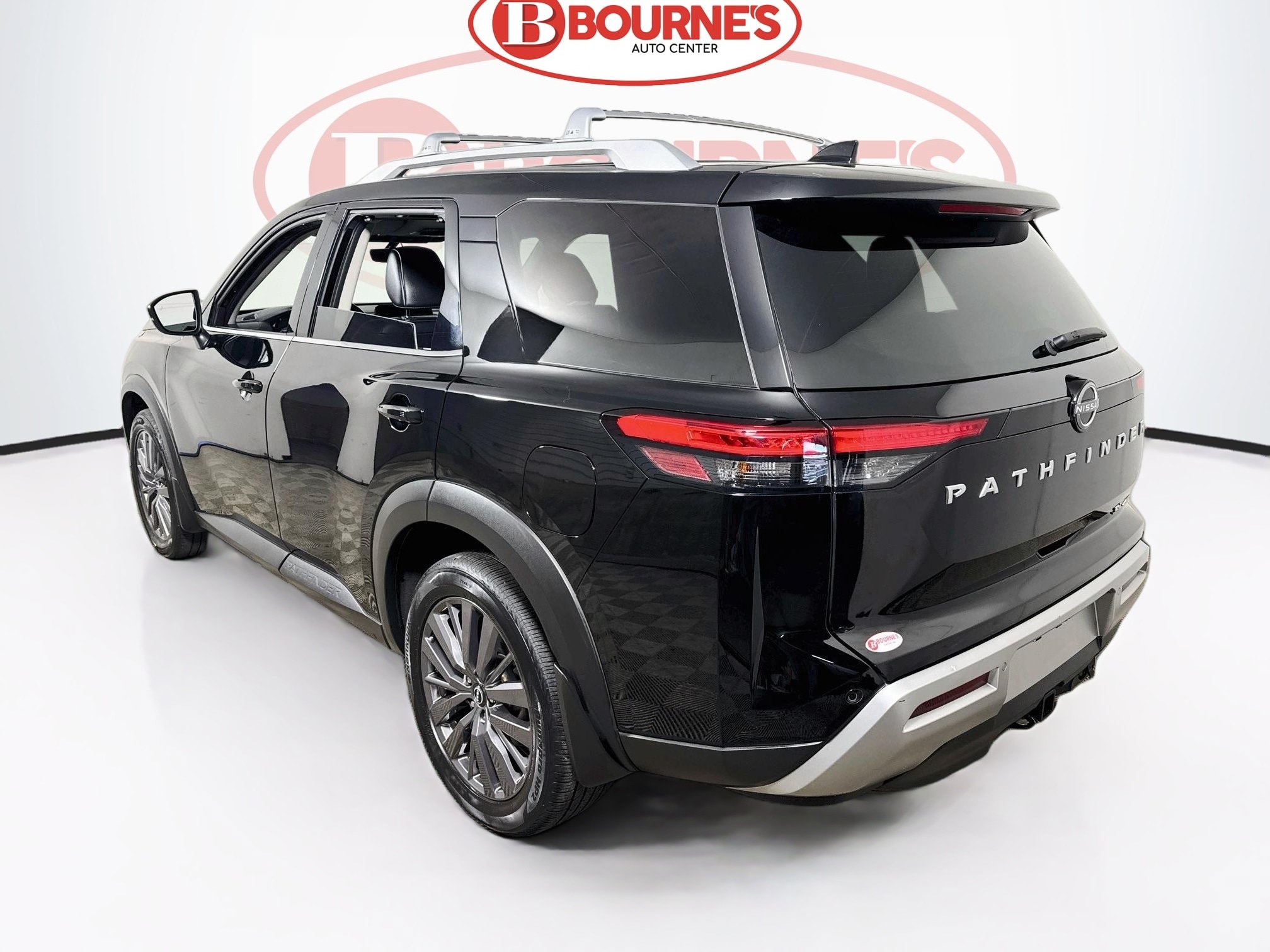 Used 2024 Nissan Pathfinder SL w/ SL Premium Package AWD/4WD image 9
