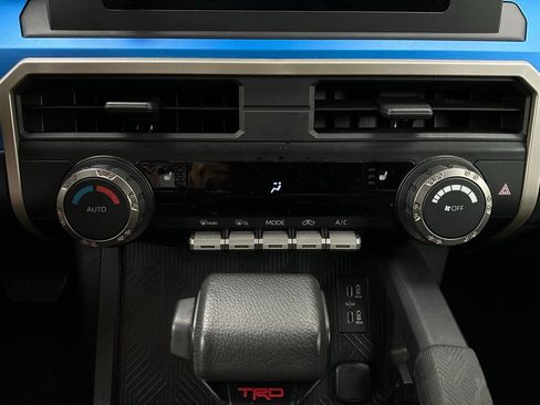 Used 2025 Toyota Tacoma TRD Off-Road image 26