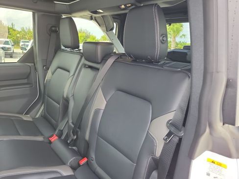 New 2026 Ford Bronco Outer Banks w/ Sasquatch Package AWD/4WD image 14