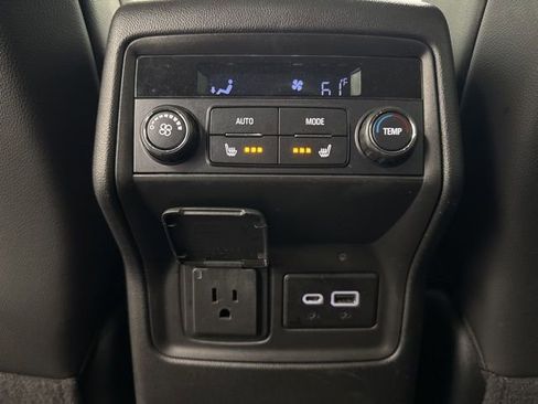 Used 2023 GMC Acadia SLT w/ Preferred Package FWD image 26