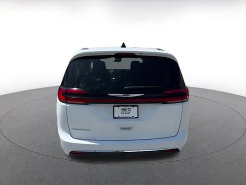 Used 2024 Chrysler Pacifica Touring-L FWD image 12