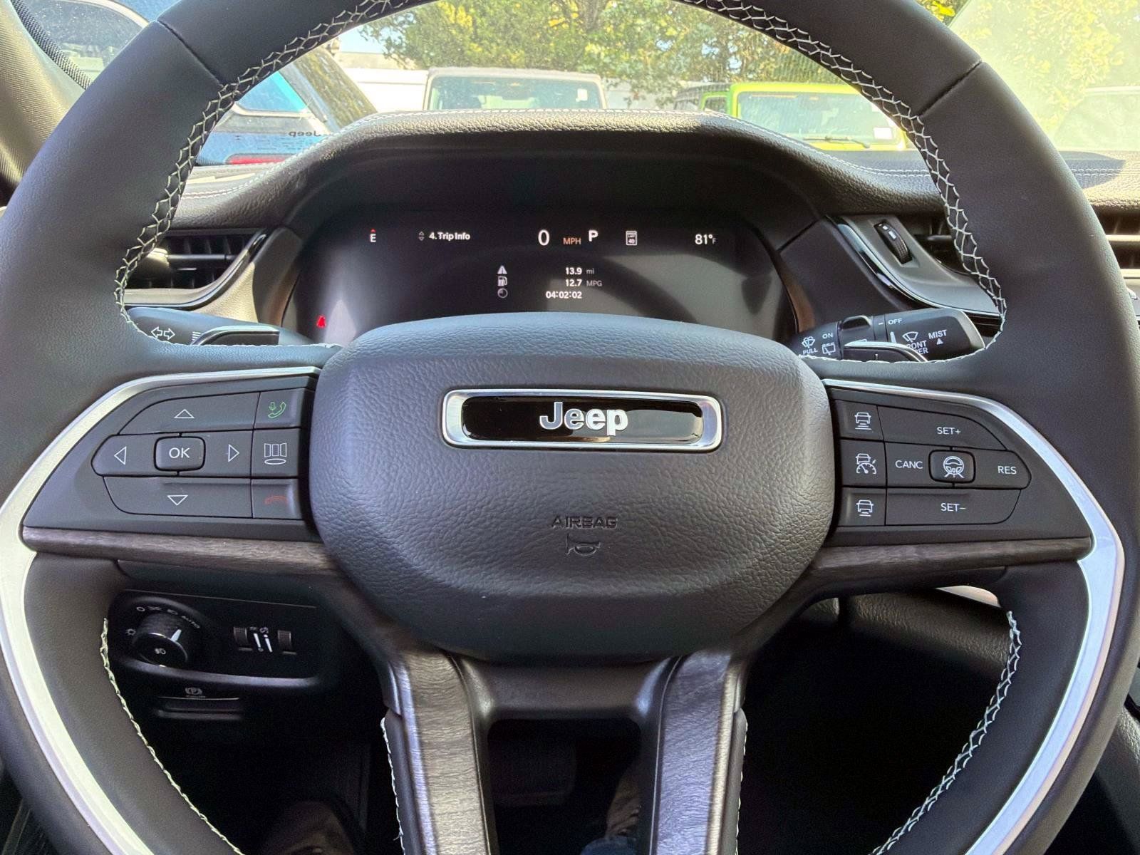 New 2027 Jeep Grand Cherokee Limited AWD/4WD image 13
