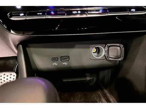 Used 2024 Buick Encore GX Avenir w/ Avenir Technology Package AWD/4WD image 36