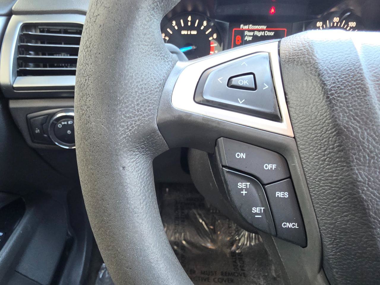 Used 2015 Ford Fusion SE FWD image 19