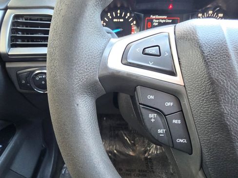 Used 2015 Ford Fusion SE FWD image 19