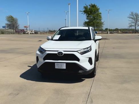 Used 2024 Toyota RAV4 XLE image 4