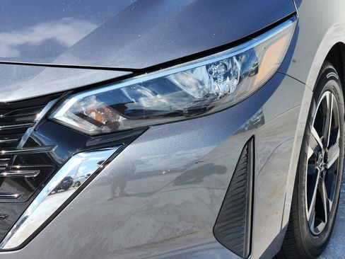 Used 2025 Nissan Sentra SV FWD image 11