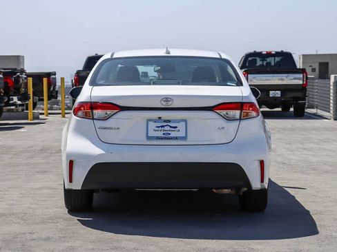 Used 2025 Toyota Corolla LE FWD image 5