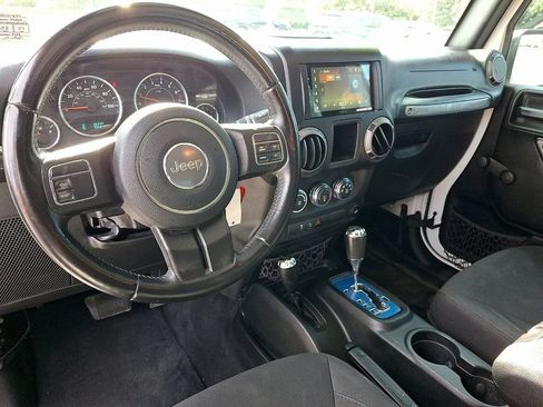 Used 2018 Jeep Wrangler Sport AWD/4WD image 14