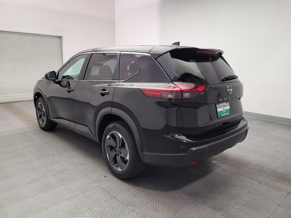 Used 2025 Nissan Rogue SV FWD image 5