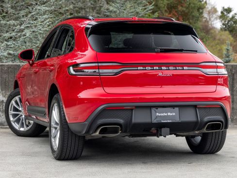 Certified 2026 Porsche Macan AWD/4WD image 3