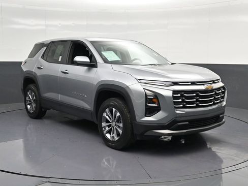Used 2025 Chevrolet Equinox LT w/ Safety and Technology Package FWD image 5