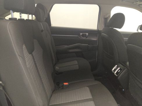 Used 2023 Kia Sorento LX image 19