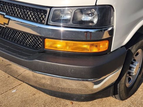 Used 2025 Chevrolet Express 2500 w/ Driver Convenience Package RWD image 8