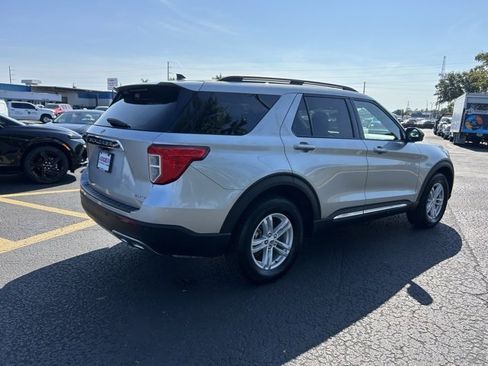 Used 2023 Ford Explorer XLT w/ Equipment Group 202A image 6