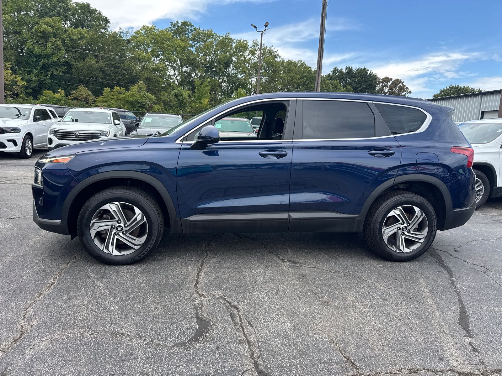 Used 2023 Hyundai Santa Fe SE AWD/4WD image 3