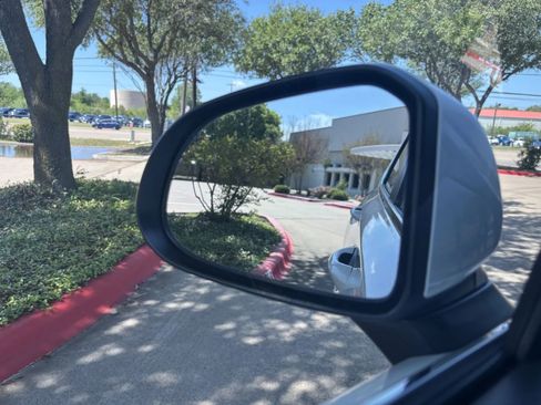 Used 2019 Hyundai Santa Fe SE image 30