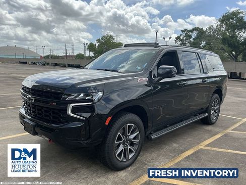 Used 2023 Chevrolet Suburban Z71 w/ Luxury Package image 2